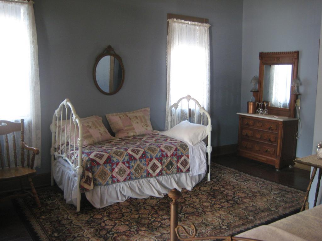 Отель Backwoods Bed And Bath Макгрегор Экстерьер фото